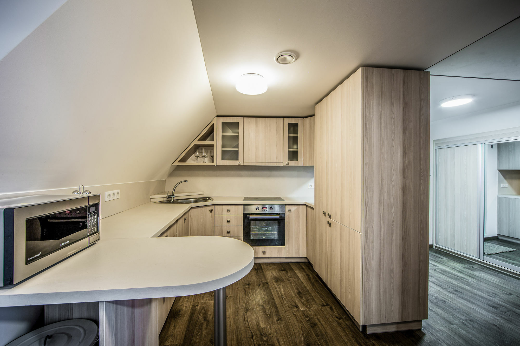 Aplend City Bastova 1 Bratislava Exteriör bild
